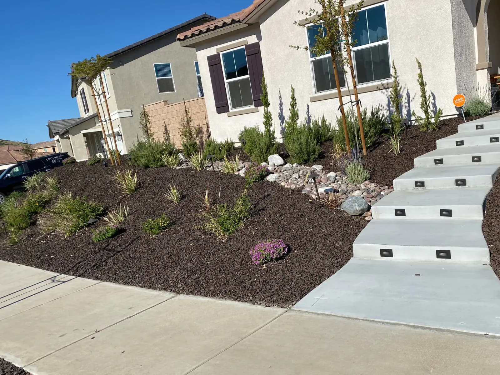 Residential landscape rubber mulch